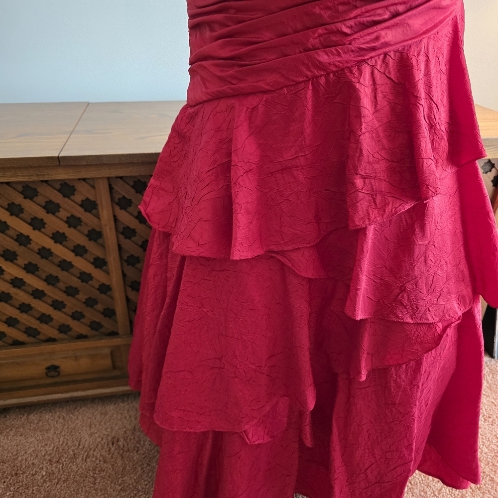 Tony Bowls Paris - Fabulous Red Strapless Vintage Gown with Ruffle Details - Picture 4 of 16